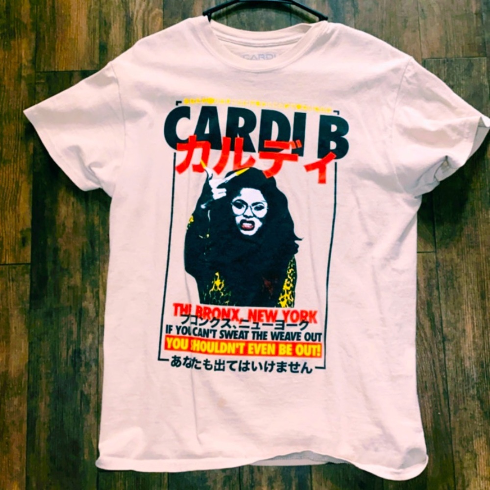 Cardi B Tuape T shirt size woman medium super cute good condition